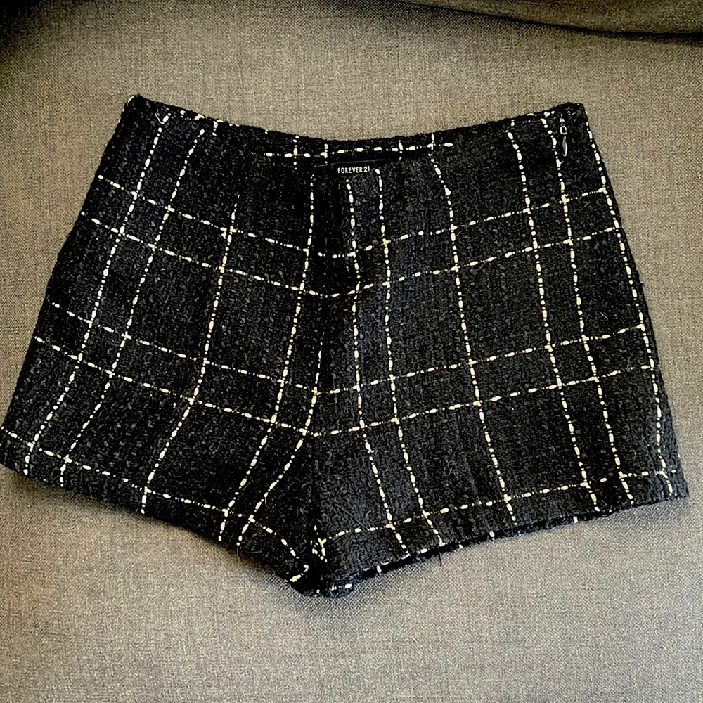 Forever 21 small threaded gold stripes shorts